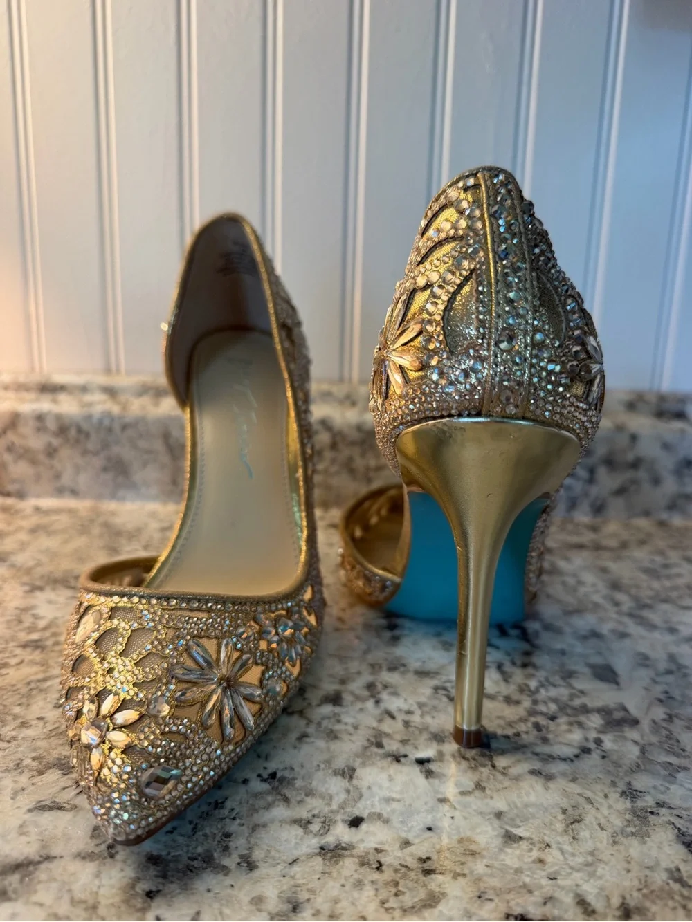 Betsey Johnson Gold Beaded Floral Pointed-Toe Pumps Wedding Gems 💎 Blue Bottom